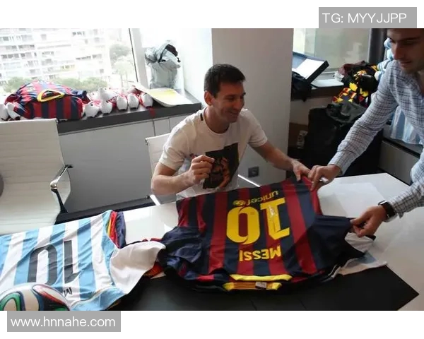 稀有收藏级足球球星亲笔签名相框装裱珍藏馈赠佳品